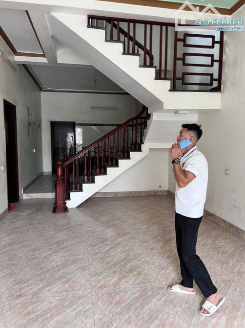 BÁN NHÀ MINH HẢI- VĂN LÂM- HƯNG YÊN-NHÀ 3 TẦNG DÂN XÂY-NGÕ THÔNG-Ô TÔ-94M2-4,1 TỶ - 3