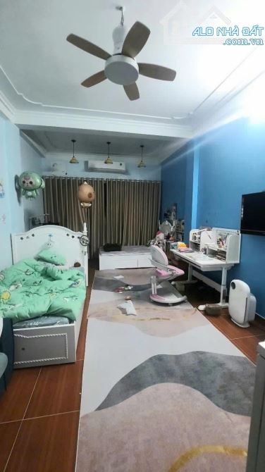 PHỐ PHÙNG HƯNG 41M - 6 TẦNG - MT 4M - 3