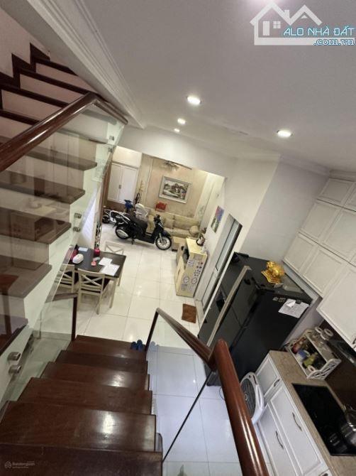 Nhà nguyên căn góc 4pn, 50m2, full đồ, có giảm mạnh cho người thuê lâu ở lâu dài - 3