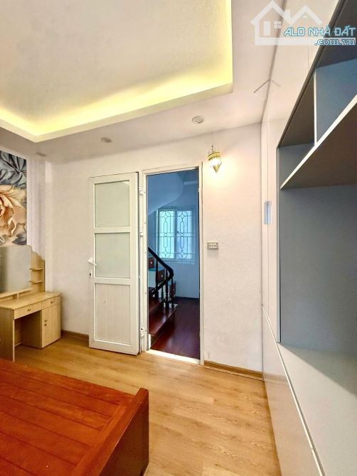 Bán nhà thịnh hào dt 30m 5t 4mMT,giá nhỉnh 5 tỷ,nhà đẹp,lô góc 3 thoáng,ngõ rộng - 3