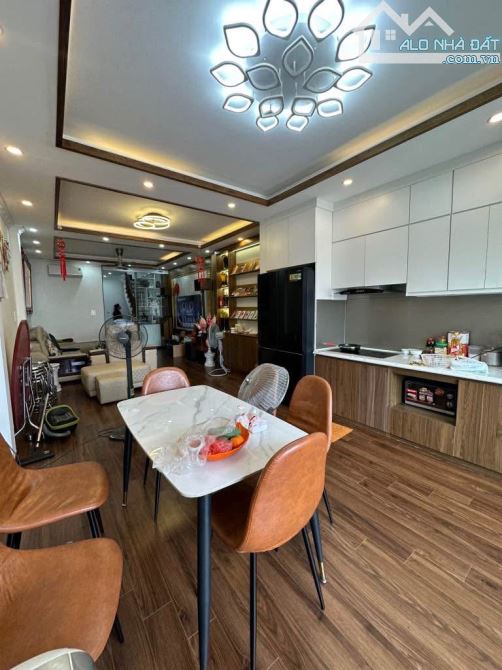 Phân Lô Mai Động- 70m2- Hơn chục tỏi- Nhà mới- 7 tầng Thang máy- Gara 7 chỗ- Full nội thất - 3