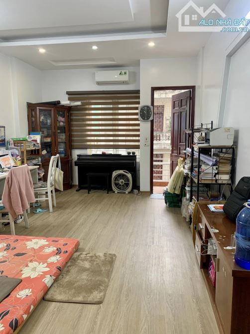 Bán nhà Đại từ - dt 50m2 x5tầng -oto-7.82 tỷ,ở luôn,ngõ 5m,gần đường - 4