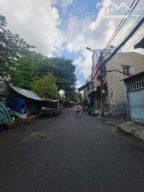 B.ÁN NH.À NGANG KHỦNG - SỔ NỞ HẬU - NHÀ CŨ TIỆN XÂY MỚI - 81M2 - LÒ SIÊU - Q11 - GIÁ NHỈNH - 4