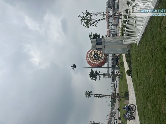 ✴️TRUNG KÍNH TO - PHÂN LÔ VIP CẦU GIẤY - LÔ GÓC 3 MẶT THOÁNG - OTO VÀO NHÀ - VÀI BƯỚC CHÂN - 3