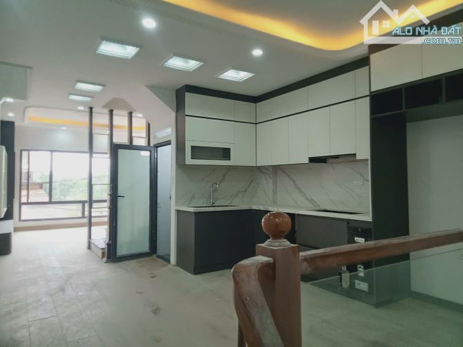 Bán nhà:Tựu Liệt, 50m2, 5 tầng, 4 ngủ, oto vào nhà, gần chợ đầu mối tam hiệp. Nhỉnh 8 tỷ - 4
