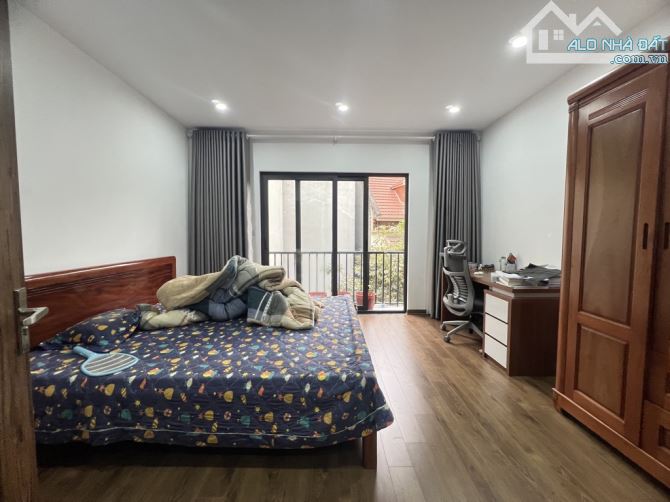 BÁN NHÀ ĐẸP ĐỨC GIANG,  LONG BIÊN,  DT 35M , 5 TẦNG , Ô TÔ ĐỖ CỬA , NHỈNH 5 TỶ - 4