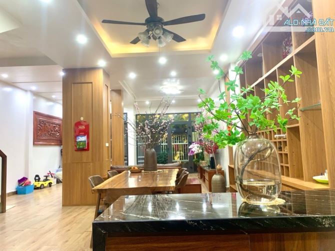CỰC HIẾM- DUY NHẤT 1 CĂN VIEW VƯỜN HOA- MẶT TIỀN CỰC ĐẸP – 2 MẶT THOÁNG ĐẸP NHẤT KHU – VỈA - 4