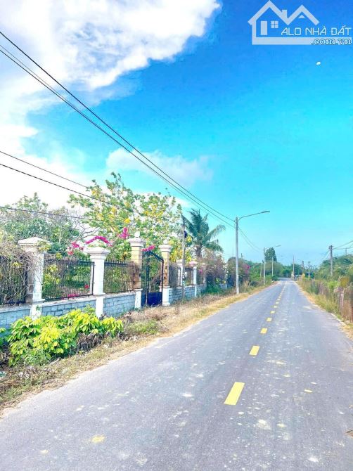 Thị trấn Phước Hải Diện tích 713m2- ngang 11m- nở hậu 11,5m Phủ hồng toàn bộ, giá chỉ 2tyx - 4