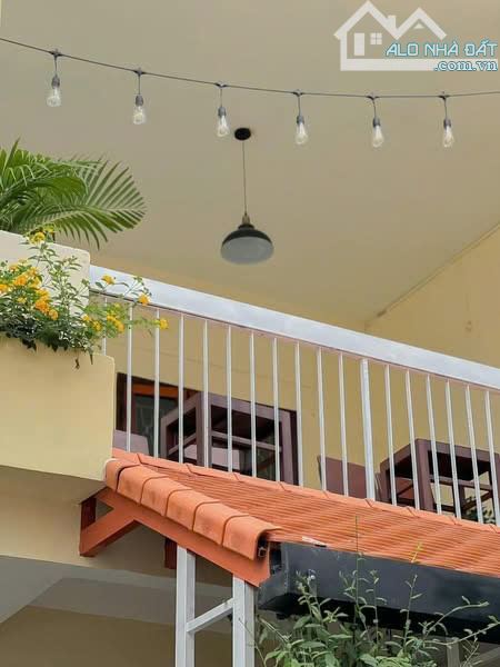 Cho thuê nhà 2 MT hẻm Lê Văn Sỹ, Phường 14, Quận 3 - 4