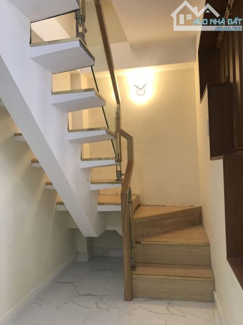 Ô TÔ 7 CHỖ ĐỖ CỬA - CÁCH MẶT TIỀN 20M - BÙI MINH TRỰC P6 QUẬN 8 - 50M2 - NHỈNH 5 TỶ - 4