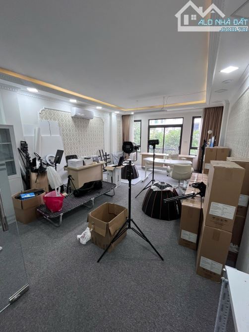 NHÀ MẶT PHỐ 2 THOÁNG 35 TỶ 70m 7 TẦNG MT 5,7m VỈA HÈ 3 Ô TÔ TRÁNH DỊCH VỌNG HẬU CẦU GIẤY - 4