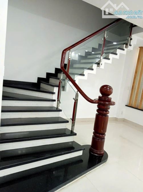 BÁN BIỆT THỰ MẶT TIỀN SÔNG PHƯỚC LỘC NHÀ BÈ. GẦN ĐẠI PHÚC - PHẠM HÙNG NỐI DÀI - 9 TỶ - 4