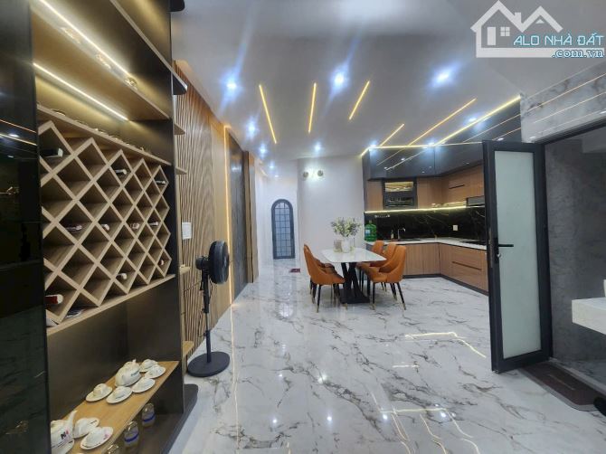 Siêu Phẩm Nhà 3 Tầng Sát Chợ Hòa Xuân - 4