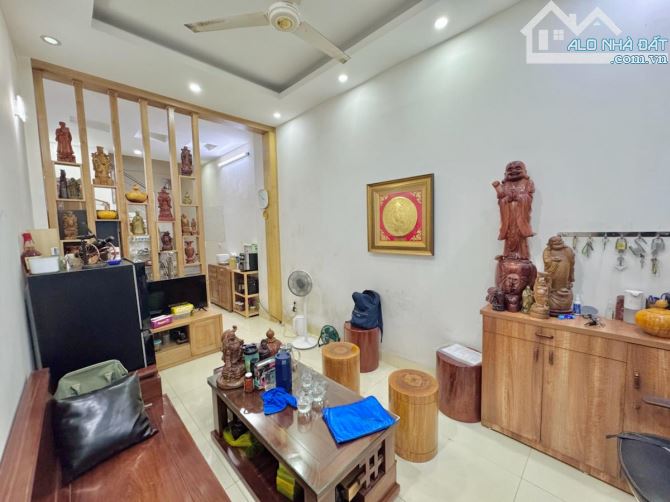 Phạm Văn Đồng - Dân xây - Lô góc - Sổ nở hậu - 40m2 - 8.8 tỷ - 4