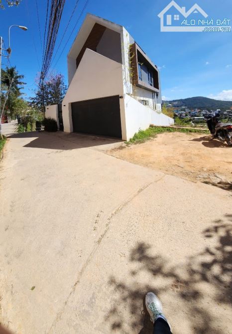Hạ 7 tỷ từ 25 nay chỉ còn 18 tỷ cho căn villa view siêu đẹp đường oto tại p10 đà Lạt - 4