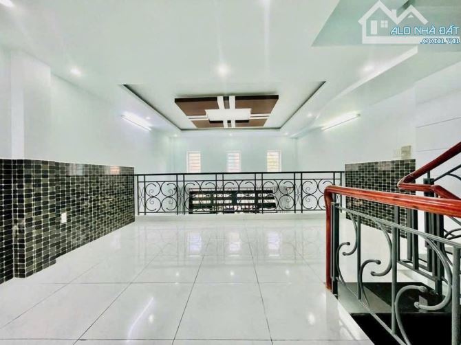 CÔNG VIÊN LÀNG HOA,4TẦNG  4,5X10 HẺM NHỰA 5M CHỈ 5TỶ900 - 4