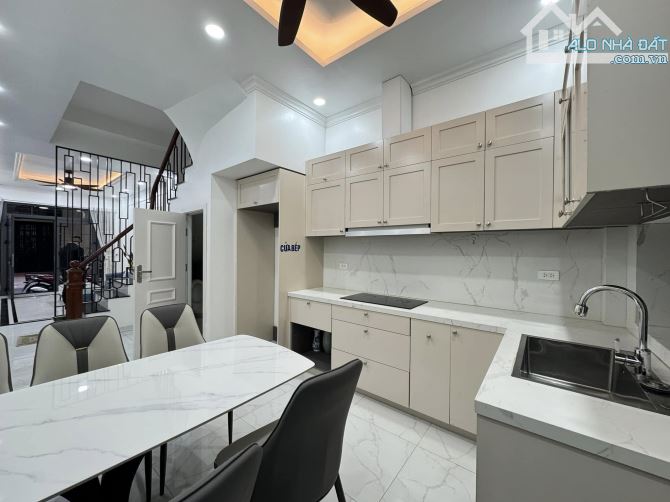 BÁN NHÀ PHÂN LÔ NGÕ Ô TÔ TRÁNH – TRUNG TÂM PHỐ NGỌC LÂM – 50M2 – 4 TẦNG – GIÁ TỐT - 4