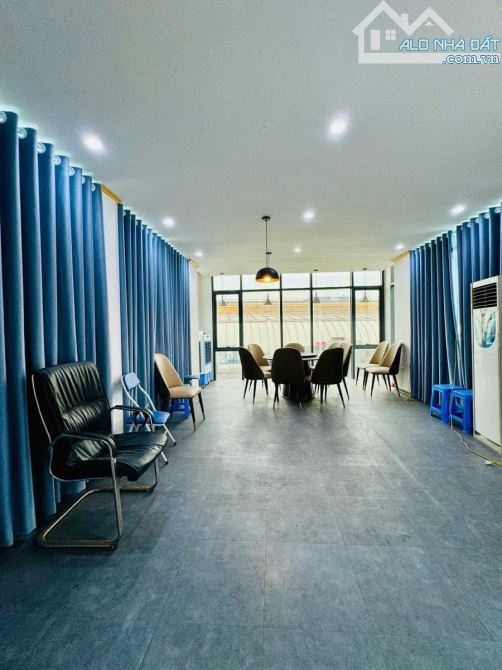 PHÂN LÔ HOÀNG QUỐC VIỆT💥DT 80M2 x 4T💥MT 4.5M💥33 TỶ💥VÌA HÈ💥Ô TÔ VÀO NHÀ💥KINH DOANH - 4