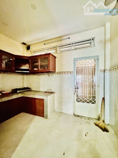 Mặt tiền kinh doanh lô gốc Bùi Minh Trực , Q8 , 1 trệt, 3 lầu , 6PN chỉ 10,8 tỷ - 4