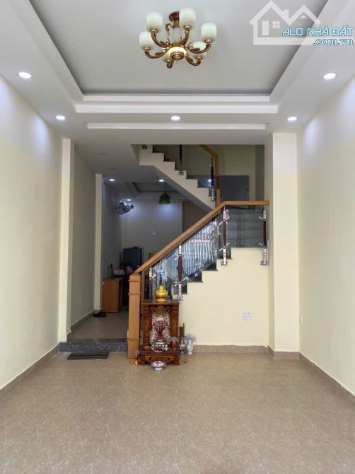 Linh Trung, Nhà Đẹp 3 Tầng, 65m, Ô Tô Vào Nhà, Gần SPKT, Giá Tốt 6.2 - 4