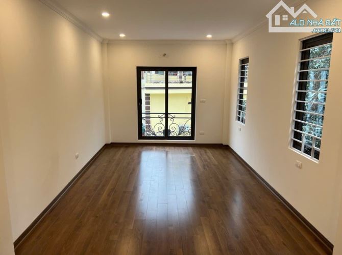💶💶💶chính chủ gửi bán nhà 6 tầng x 52m2 tại ngõ 68/137 đường nguyễn văn linh, tổ 15 thạc - 4