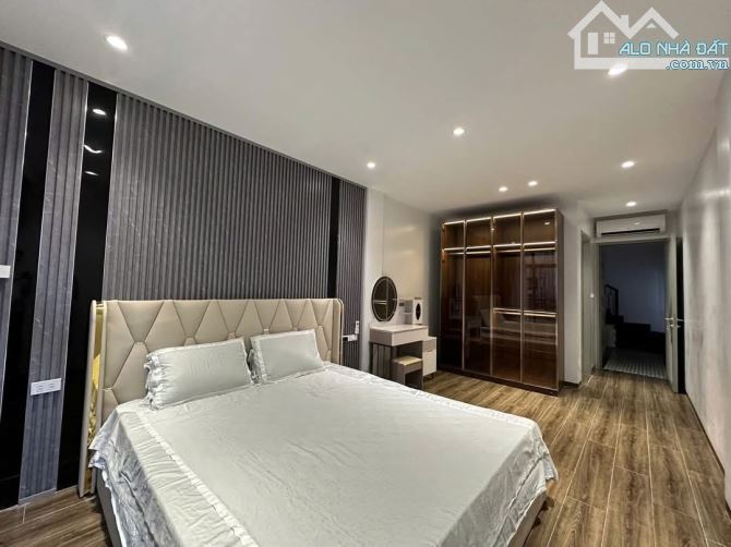 SIÊU RẺ - 5.7TỶ - KIM GIANG -THANH TRÌ - DIỆN TÍCH 35 - 5TẦNG-Ô TÔ ĐỖ CỬA - 4