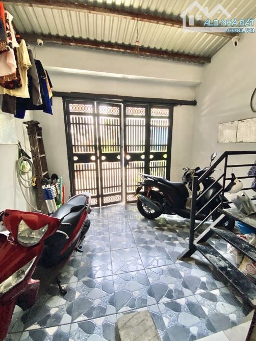 MẶT TIỀN CHỢ LÊ ĐÌNH CẨN Q BÌNH TÂN 3 TẦNG 12 PHÒNG 4X23 94M² GIÁ 6,3TỎI - 4