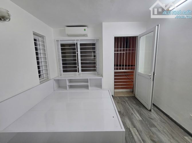 Độc lạ hiếm có, vị trí siêu tiện ích khu vực Mỹ Đình. DT42m2x4T mặt tiền 4m. Giá chỉ 8,9tỷ - 4