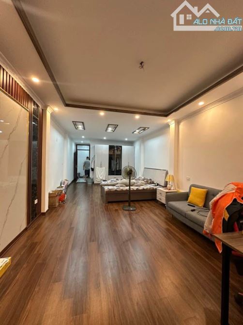 Phân Lô Mai Động- 70m2- Hơn chục tỏi- Nhà mới- 7 tầng Thang máy- Gara 7 chỗ- Full nội thất - 4