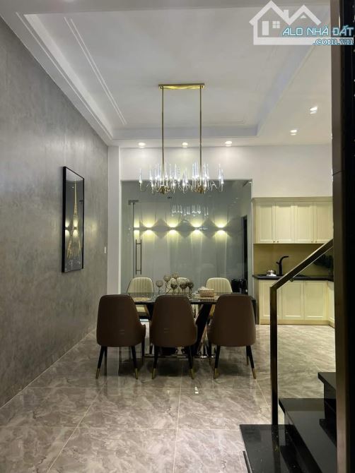 BÁN NHÀ MẶT ĐƯỜNG NGÔ QUYỀN. NHÀ MỚI HIỆN ĐẠI CÓ THANG MÁY. GIÁ: 17,5 TỶ - 5