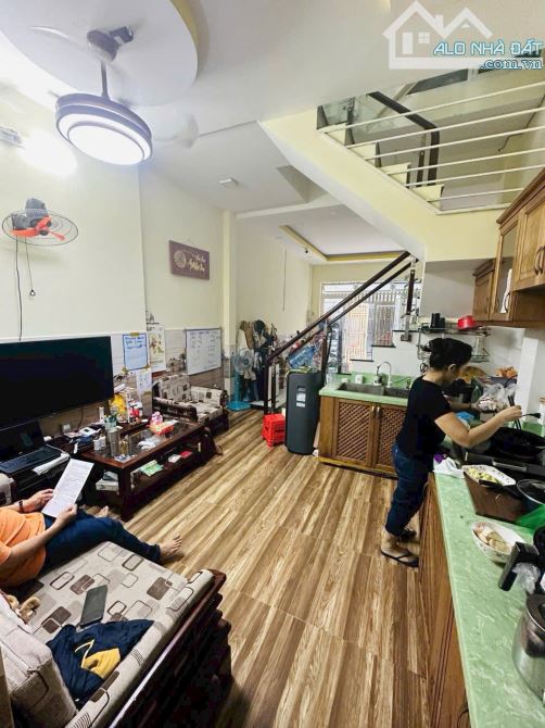 Chưa tới 2 tỷ, nhà 43m² Lê Văn Linh xây 1 trệt 1 lầu. Gần chợ Xóm Chiếu, hẻm 5m sổ riêng - 5
