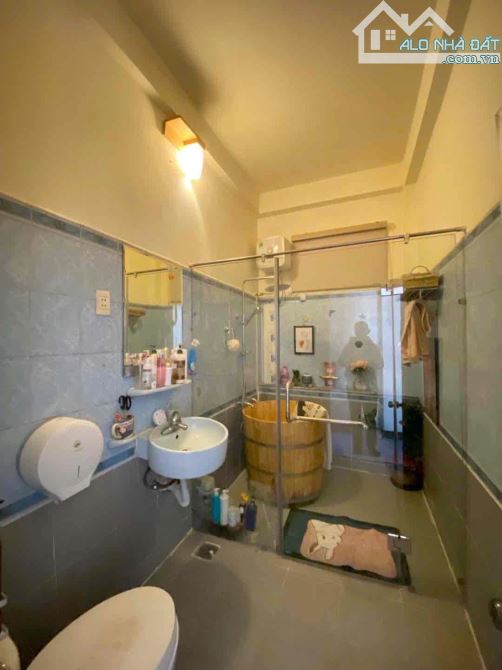NHÀ MẶT TIỀN KD ĐƯỜNG NÚI THÀNH- HẢI CHÂU- 4 TẦNG- 6 PN- DT 97M2- NỞ HẬU 9,5M- 14,6 TỶ TL - 5