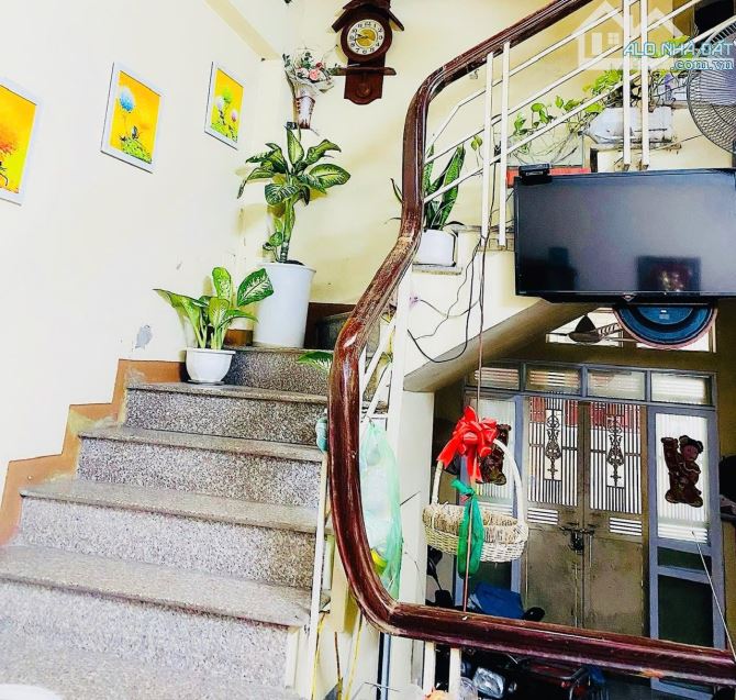 Nhỉnh 5 Tỷ Bán Nhà Dân Xây Phố Ngô Gia Tự Long Biên 34m2 4 Tầng Ngõ Thông, Ô Tô Cạnh Nhà - 5