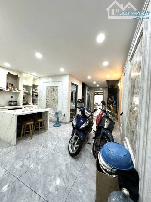 BÁN NHÀ ĐẸP GẦN KHU VIP BÀU CÁT – MẶT HẺM 8M, THANG MÁY- 127.3m² (ngang 5.4m)- 22 TỶ TL - 5