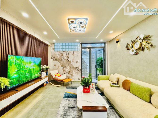 9,9ty tl, siêu phẩm thang máy ful nội thất xe hơi ngủ trong nhà.PHẠM VĂN CHIÊU phường 9 - 5