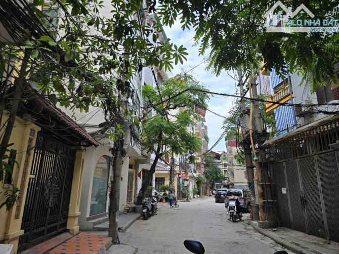 Bán nhà Hoàng Quốc Việt, Cầu Giấy- 38m2 ô tô đỗ cổng- 7,5 tỷ - 5