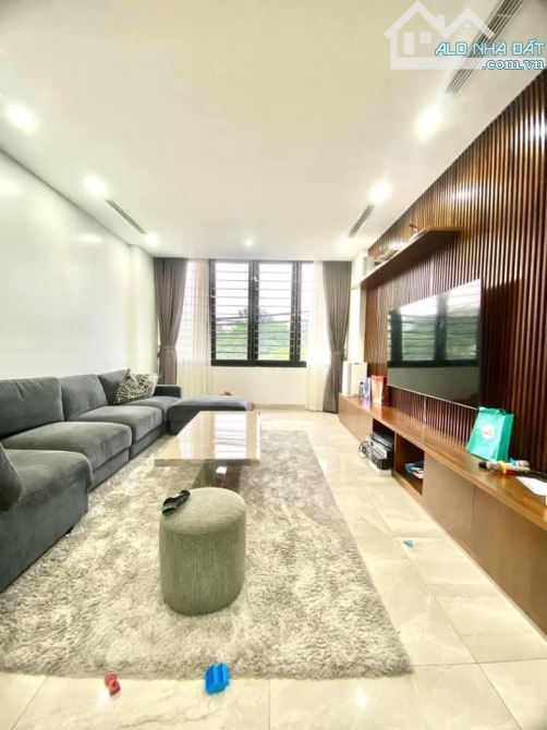 Bán nhà phân lô ô tô phố Tôn Đức Thắng quận Đống Đa 70m2, MT4m, 6 Tầng, Thang Máy, KD - 5