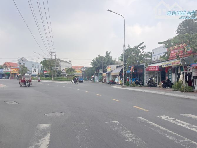 Bán nhà C4 Đông Hoà 168m2, gần BigC Go, cho thuê sẵn, đầu tư tốt chỉ 3,7 tỷ - 5