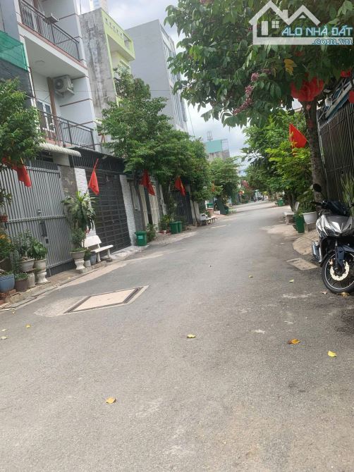 Nhà 3 tầng, hẻm xe hơi đường Gò Cát, P. Phú Hữu Q9 giá nhỉnh 5 tỷ/59m2 - 5