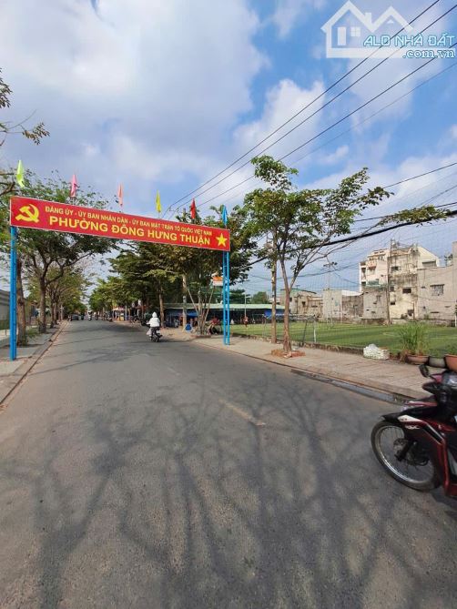 Nhà cấp 4 Mặt tiền đường ĐÔNG HƯNG THUẬN 11, phường ĐHT, Q12, dt 200m2 (10mx20m). 9,45Tỷ - 5