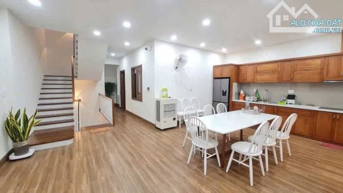 Bán nhà 3 tầng mặt tiền hoa lư ngang 7,5m - 5