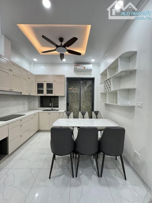 BÁN NHÀ PHÂN LÔ NGÕ Ô TÔ TRÁNH – TRUNG TÂM PHỐ NGỌC LÂM – 50M2 – 4 TẦNG – GIÁ TỐT - 5
