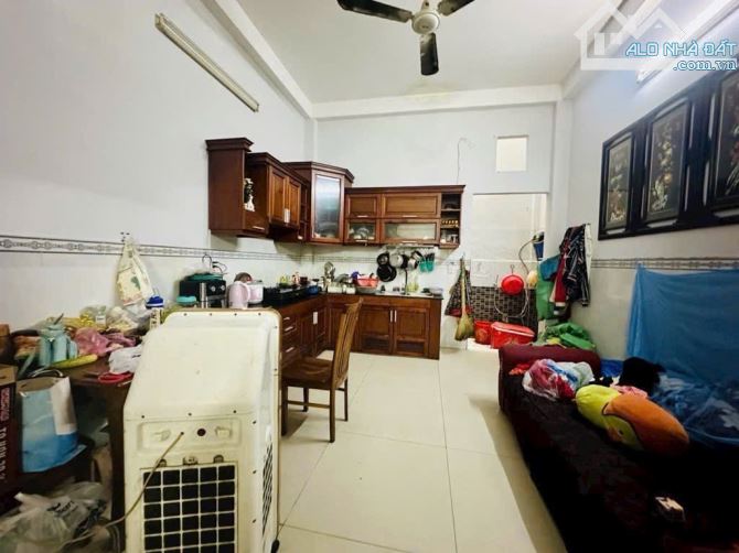 TRUNG TÂM BÌNH TÂN - XE HƠI NGỦ TRONG NHÀ- 10M RA MT ĐƯỜNG - 64 M2 - NHÀ 3 TẦNG - GIÁP T - 5