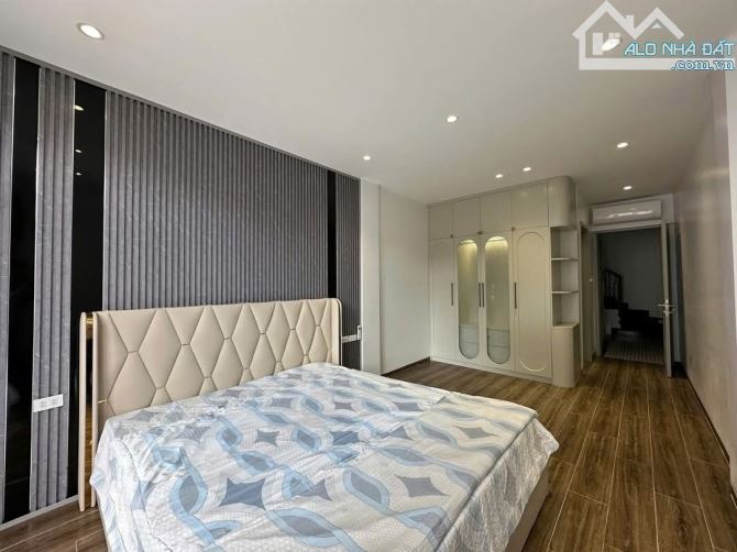 SIÊU RẺ - 5.7TỶ - KIM GIANG -THANH TRÌ - DIỆN TÍCH 35 - 5TẦNG-Ô TÔ ĐỖ CỬA - 5