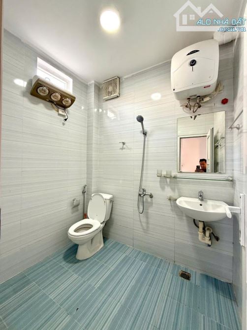 Bán nhà thịnh hào dt 30m 5t 4mMT,giá nhỉnh 5 tỷ,nhà đẹp,lô góc 3 thoáng,ngõ rộng - 5