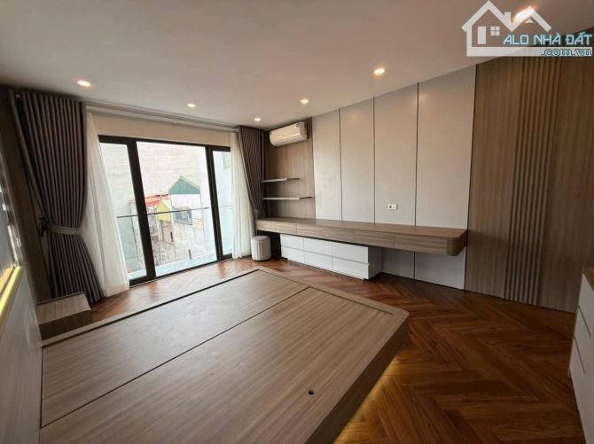 Bán nhà Thạch Bàn - Cạnh công viên. Gara ô tô - Thang Máy - Full nội thất. 41m x 7T - 6
