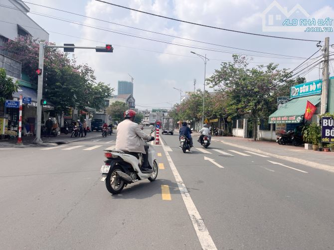 Bán nhà C4 Đông Hoà 168m2, gần BigC Go, cho thuê sẵn, đầu tư tốt chỉ 3,7 tỷ - 6