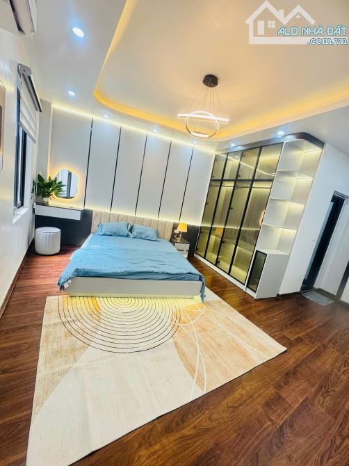 Bán Nhà Hoàng Hoa Thám Ba Đình-Nhà Mới Thoáng Trước Sau Gần Phố-37m 5 Tầng Mt 3,1m Giá 6,6 - 6