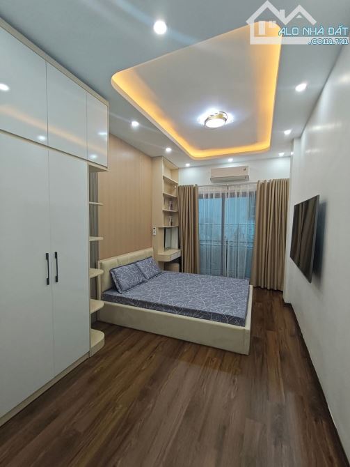 Bán nhà phố Nguyên Hồng gần phố  ,Mở đường La Thành 3 bước ra phố . - 6