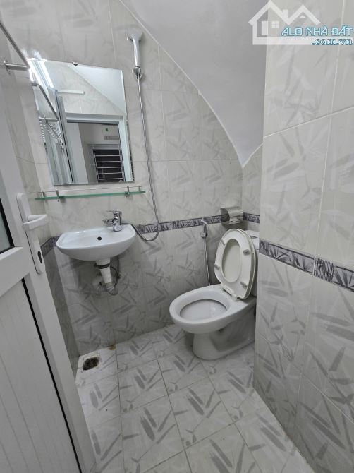 Độc lạ hiếm có, vị trí siêu tiện ích khu vực Mỹ Đình. DT42m2x4T mặt tiền 4m. Giá chỉ 8,9tỷ - 6